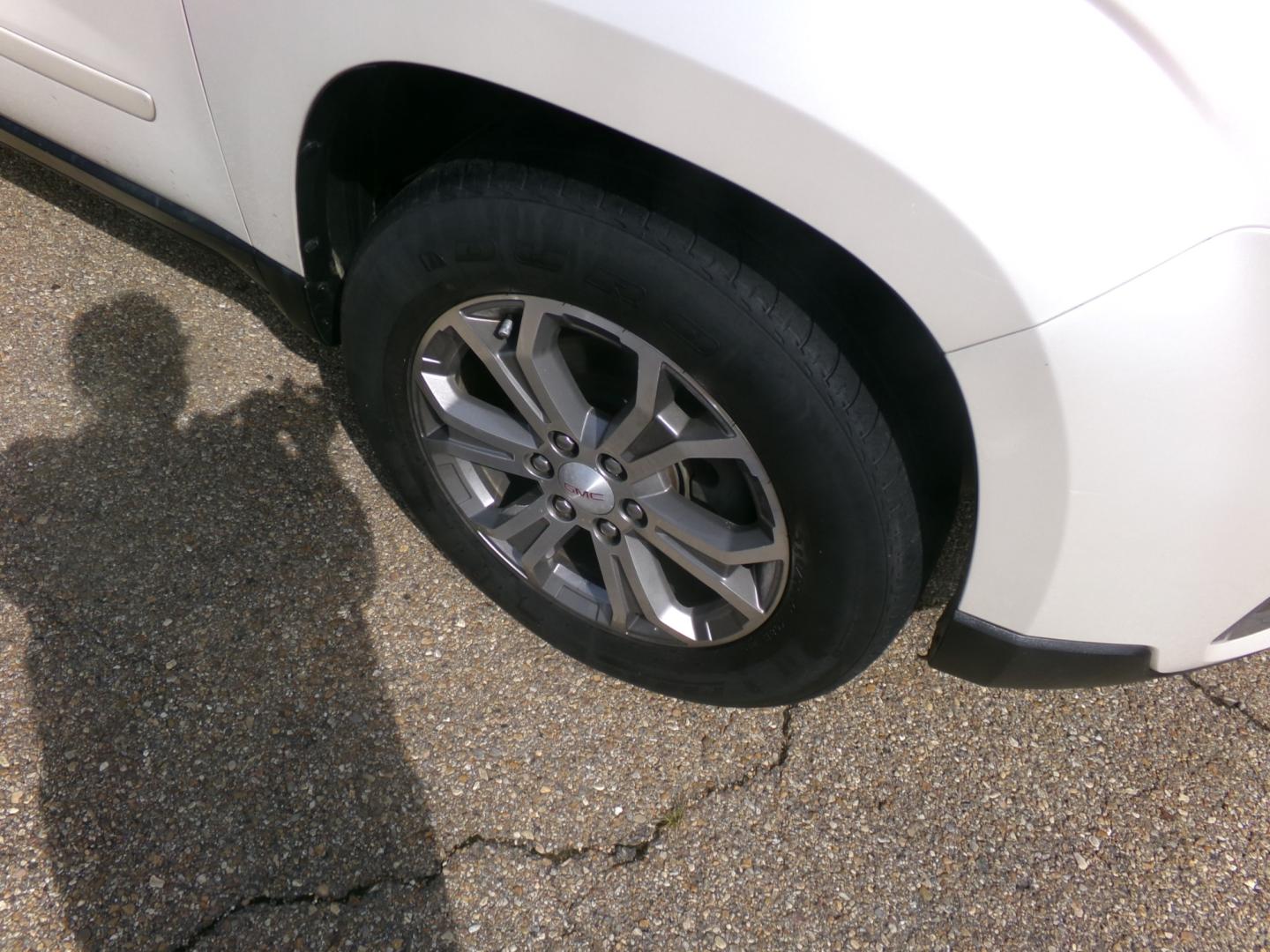 2015 White /Brown GMC Acadia SLT (1GKKRRKD4FJ) with an 3.6L engine, automatic transmission, located at 401 First NE, Bearden, AR, 71720, (870) 687-3414, 33.726528, -92.611519 - Photo#6